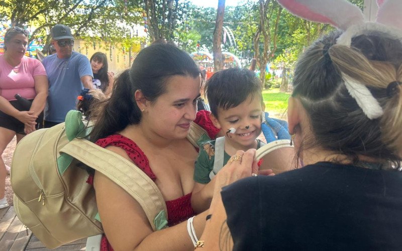 Ketlin mora em Montenegro e levou o filho Matteo para as brincadeiras de P&aacute;scoa em Ivoti