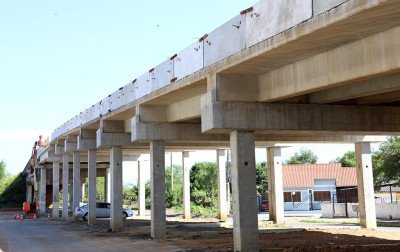 Viaduto que liga BRs 116 e 448 tem obra retomada em Esteio