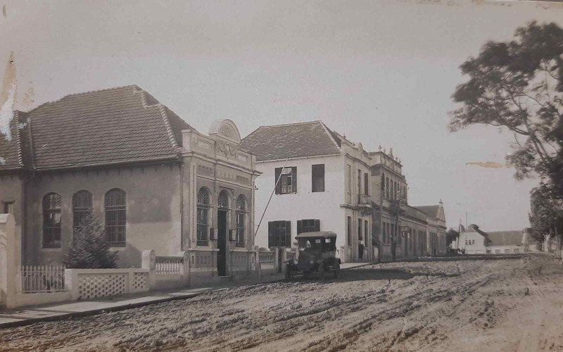 Em 1926, Rua Júlio de Castilhos tinha muito barro e pouco carro | abc+