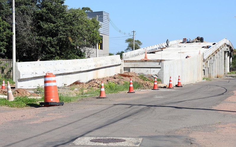 Obra da alça de ligação do viaduto que ligará o Novo Esteio à Rodovia do Parque entra em nova fase
