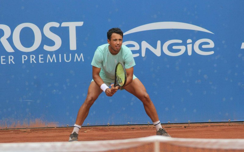 Boliviano Hugo Dellien saiu vencendo, mas acabou sofrendo a virada 
