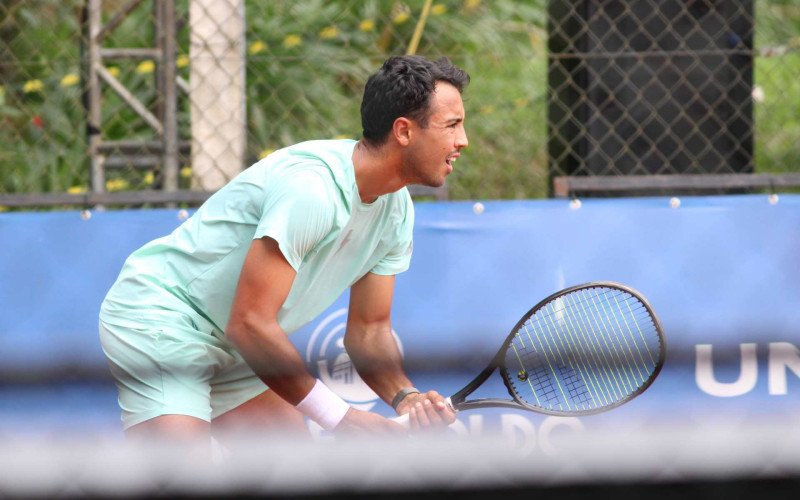 Boliviano Hugo Dellien saiu vencendo, mas acabou sofrendo a virada 