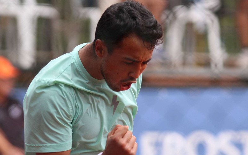Boliviano Hugo Dellien saiu vencendo, mas acabou sofrendo a virada