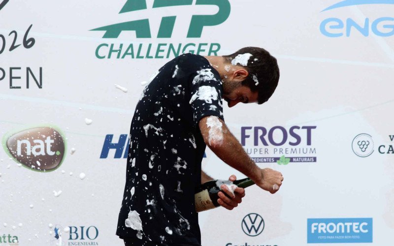 Argentino Facundo Acosta comemora conquista do São Léo Open e 75 pontos no ranking mundial