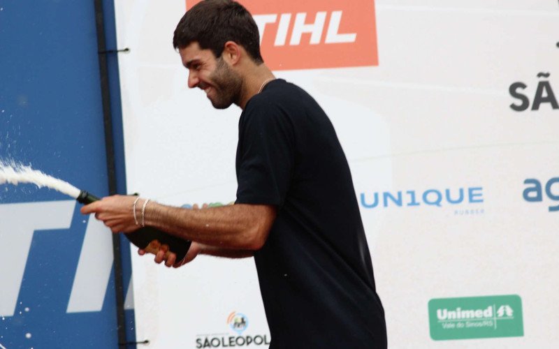 Argentino Facundo Acosta comemora conquista do São Léo Open e 75 pontos no ranking mundial