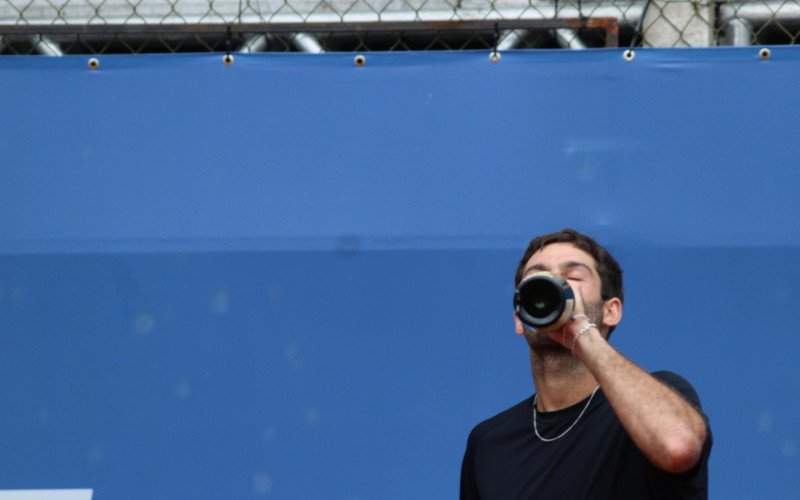 Argentino Facundo Acosta comemora conquista do São Léo Open e 75 pontos no ranking mundial