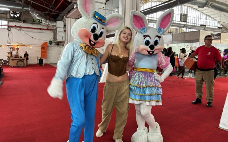 Coelhinhos fizeram a festa da criançada com brincadeiras e chocolates