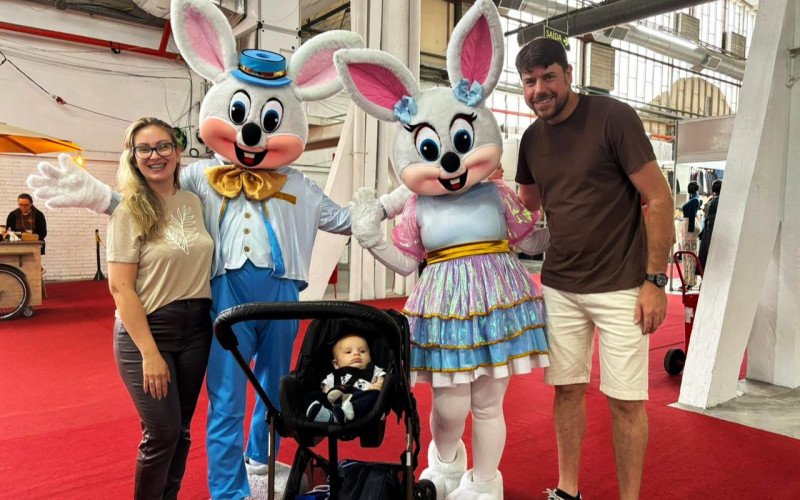 Coelhinhos fizeram a festa da criançada com brincadeiras e chocolates