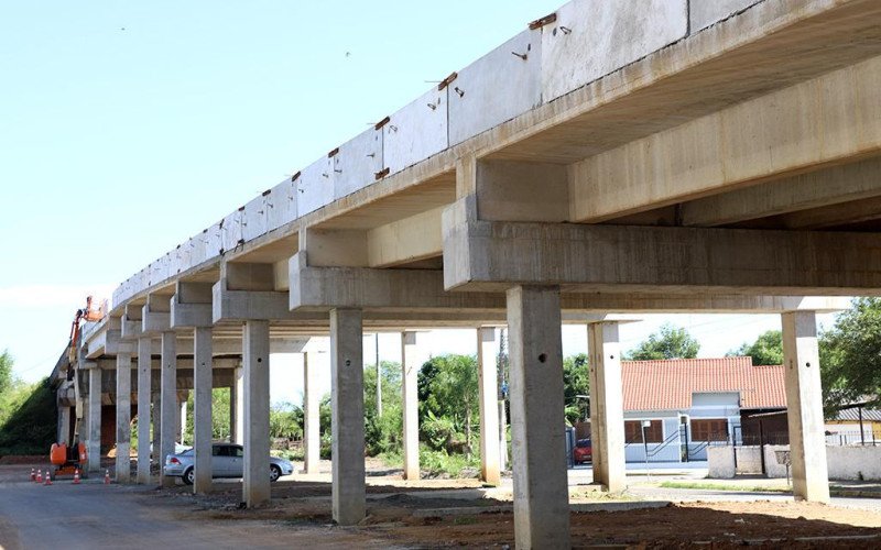 Obra da alça de ligação do viaduto que ligará o Novo Esteio à Rodovia do Parque entra em nova fase
