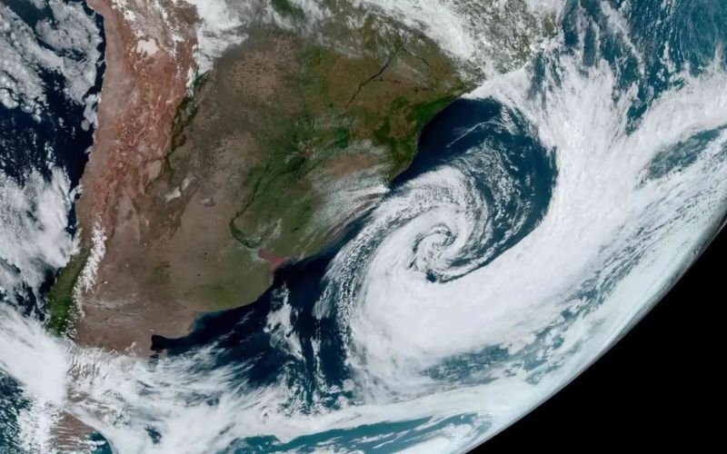 Ciclone extratropical está entre fenômenos que formam “complexo cenário meteorológico” nesta semana
