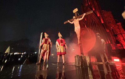 Mesmo sob chuva, espetáculo inédito emociona e atrai grande público em Canela