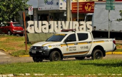 Homem sai para procurar a ex-mulher e é encontrado esfaqueado em calçada de supermercado em Canoas