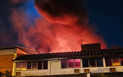 "Escutamos alguém gritar 'fogo, fogo'": Vizinhos relatam susto durante incêndio em indústria de Novo Hamburgo