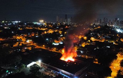 VÍDEO: Incêndio atinge pavilhão de metalúrgica em Novo Hamburgo