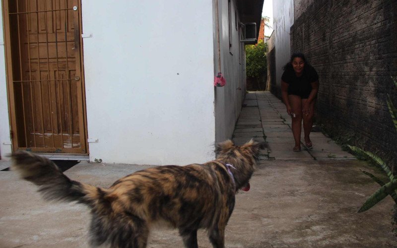 Cachorrinha foi recebida em sua nova/antiga casa