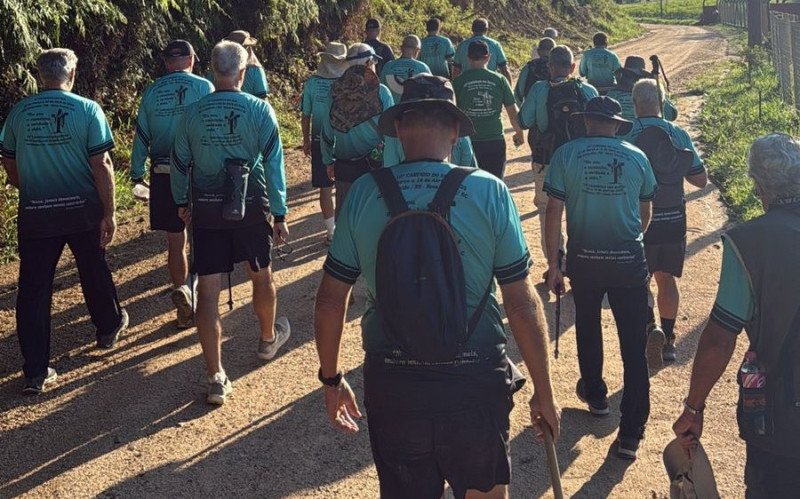 Grupo que saiu de São Leopoldo se uniu na passagem por Imbituba (SC) aos peregrinos do Caminho das Santas