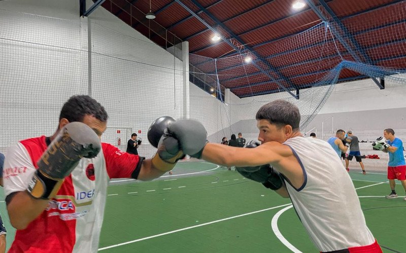 Projeto social disponibiliza aulas de boxe gratuitas no Parque do Trabalhador