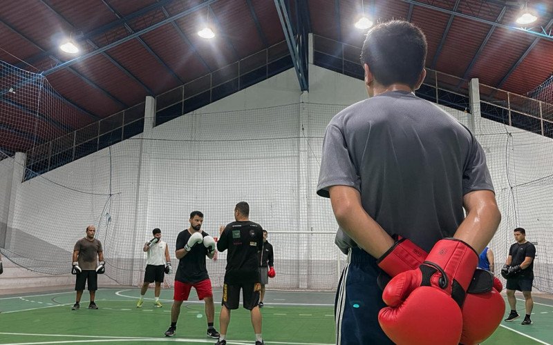 Projeto social disponibiliza aulas de boxe gratuitas no Parque do Trabalhador