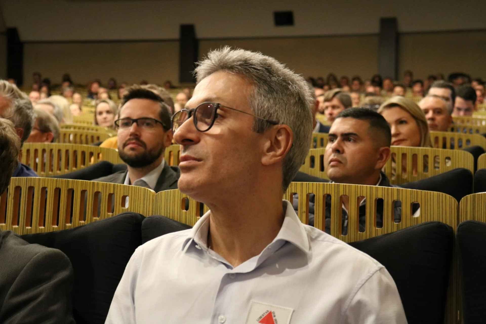 Zema diz que crítica a Flávio por áudio com Vorcaro é página virada e que não houve ruptura