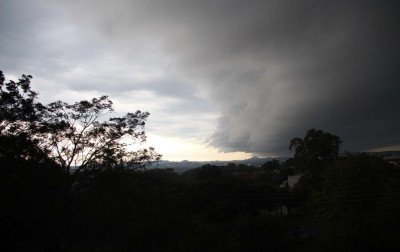 Chuva volta ao Rio Grande do Sul com risco de tempestades e alerta do Inmet para ventania