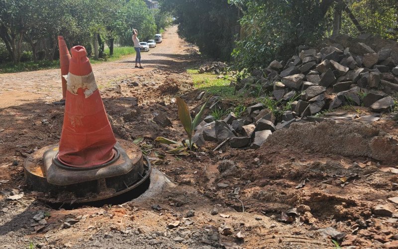 Ruas do bairro Morro do Espelho est&atilde;o cheias de problemas por conta das obras da ETE Pradinho - Rua Pastor Ehlers