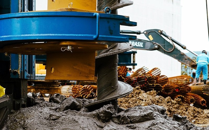 Construção do Senna Tower continua em Balneário Camboriú, em Santa Catarina