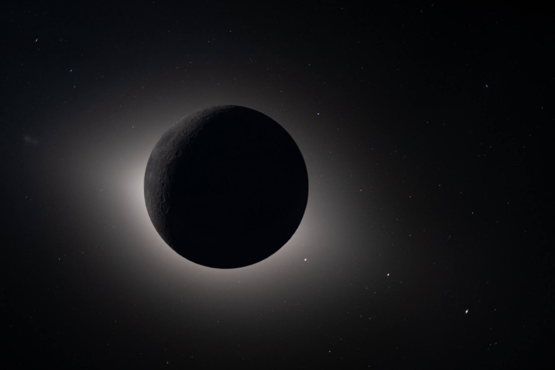 Lado oculto da Lua é revelado e Missão Artemis II inicia retorno à Terra