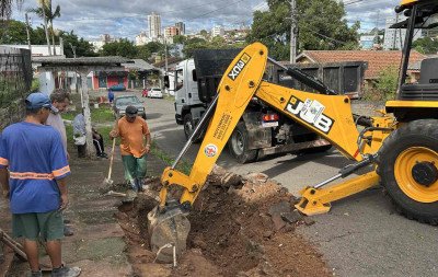 "Uma vitória": Após mais de dois anos, começa conserto de cinco erosões em calçada de 107 metros