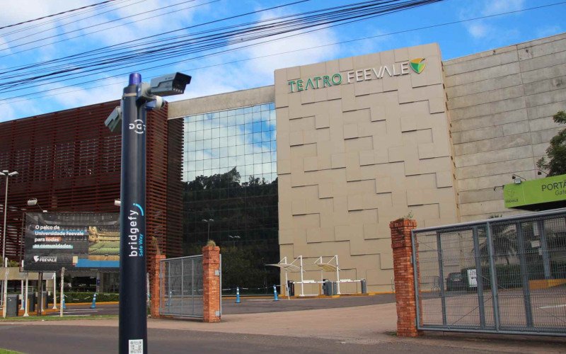 Câmeras colocadas na ERS-239, me frente ao Teatro Feevale