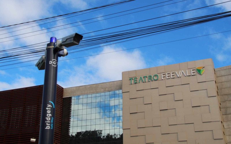 Câmeras colocadas na ERS-239, me frente ao Teatro Feevale