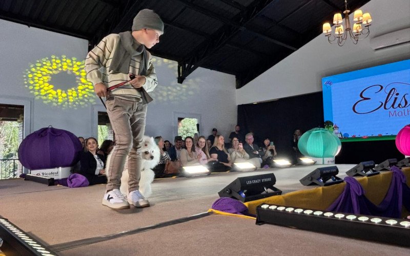 Desfile de lançamento da Tricofest 2026