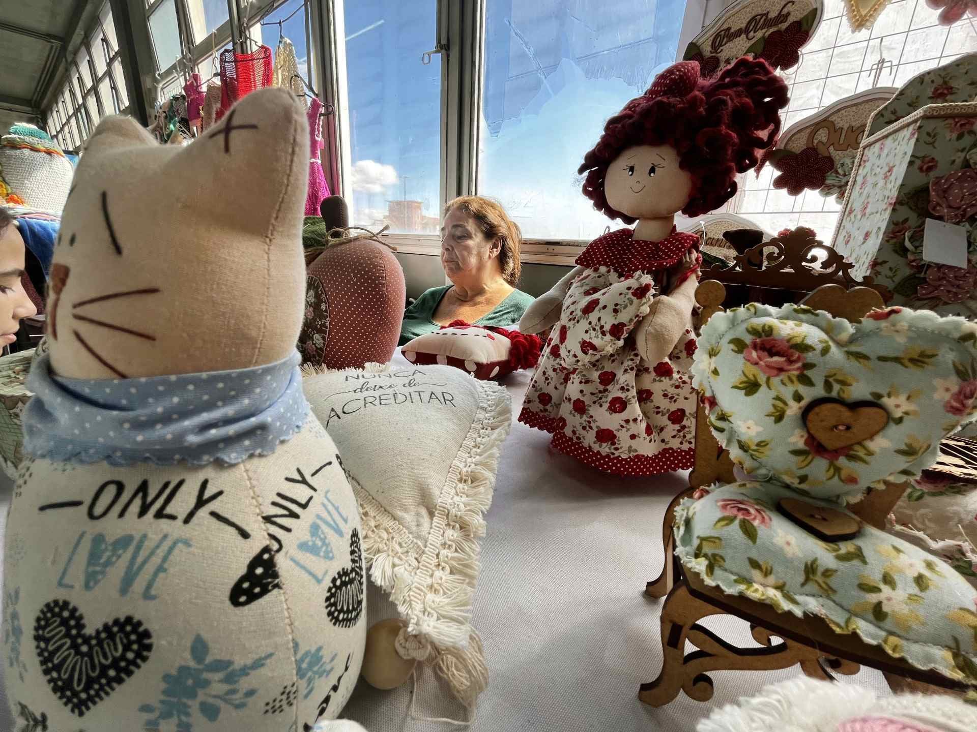 Feira leva artesanato para as esta&ccedil;&otilde;es da Trensurb na regi&atilde;o