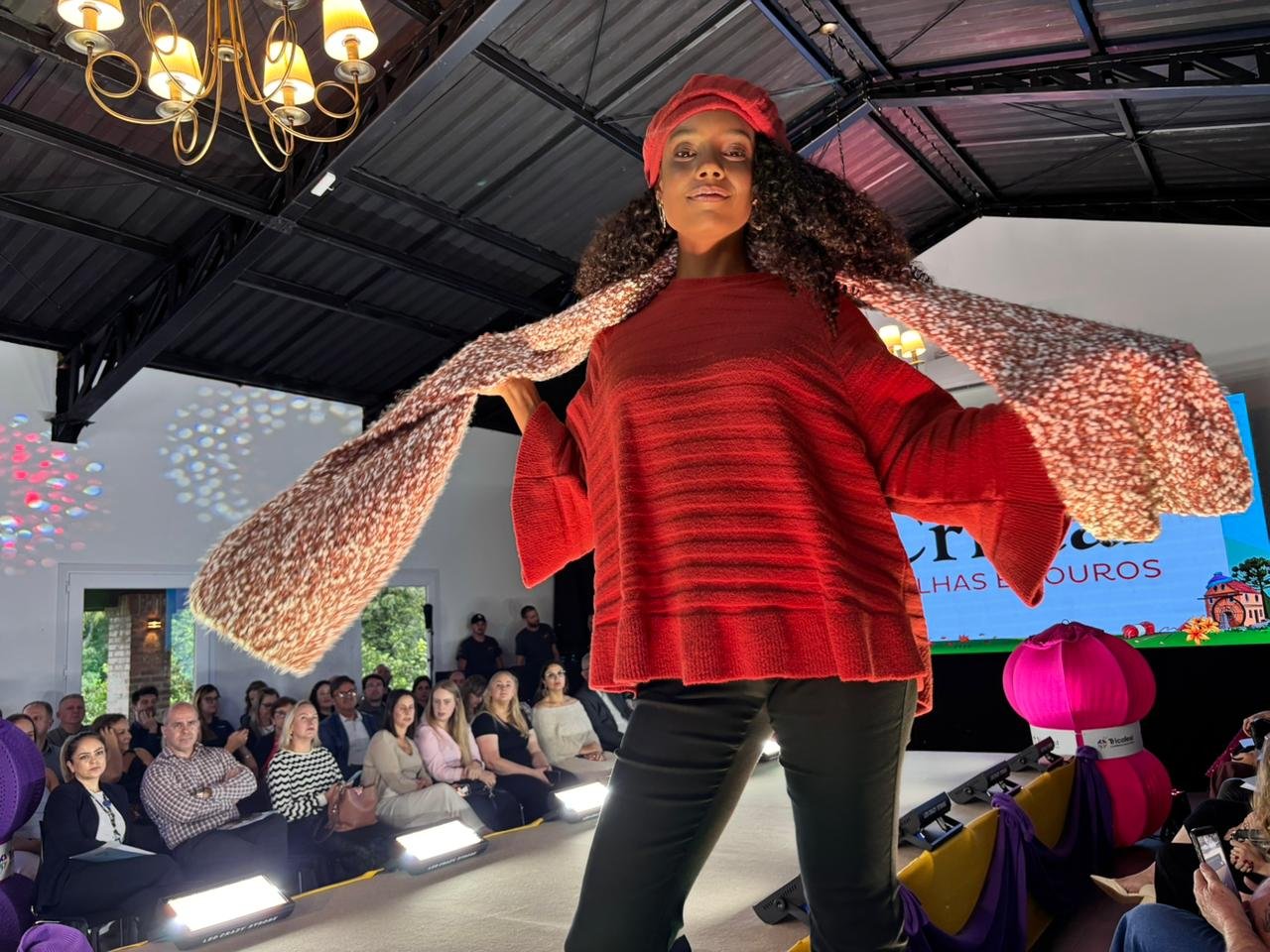 TRICOFEST: Desfile apresenta tendências em tricô que estarão no evento que começa em maio; veja fotos