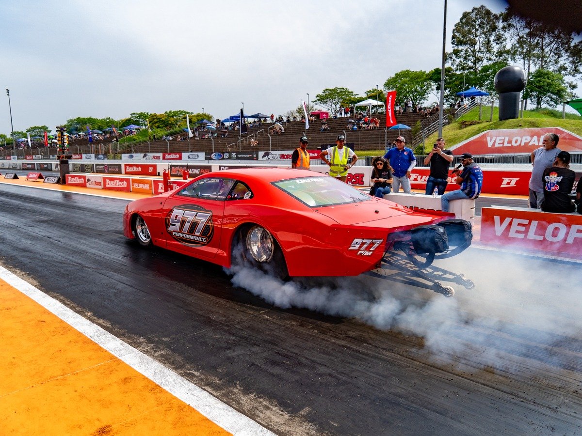 Competi&ccedil;&atilde;o de arrancada re&uacute;ne os carros mais r&aacute;pidos da Am&eacute;rica Latina no Aut&oacute;dromo FuelTech Velopark