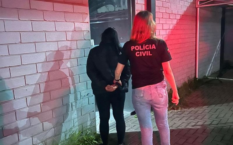 Mulher foi presa na noite de quarta-feira, suspeita de maus-tratos contra dois bebês | abc+