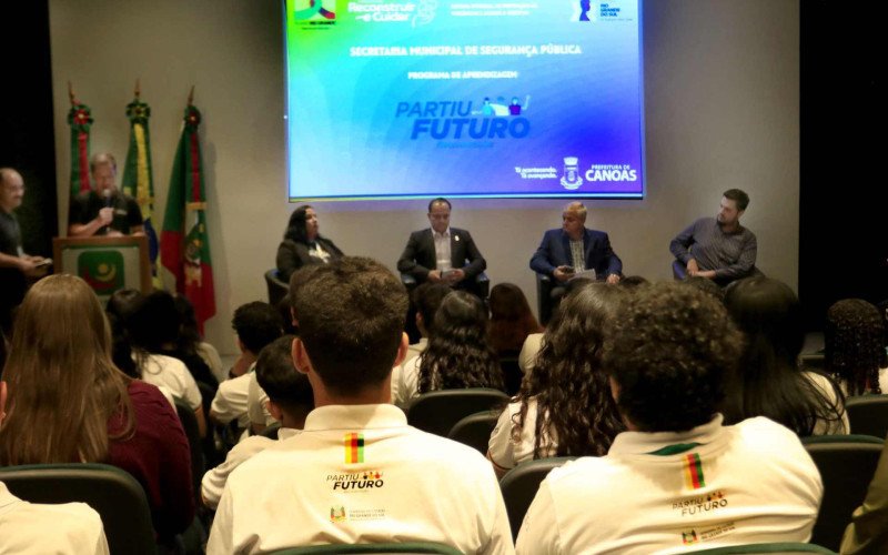 Recepção aos novos aprendizes ocorreu nesta quinta-feira (9) no auditório do CanoasPrev | abc+