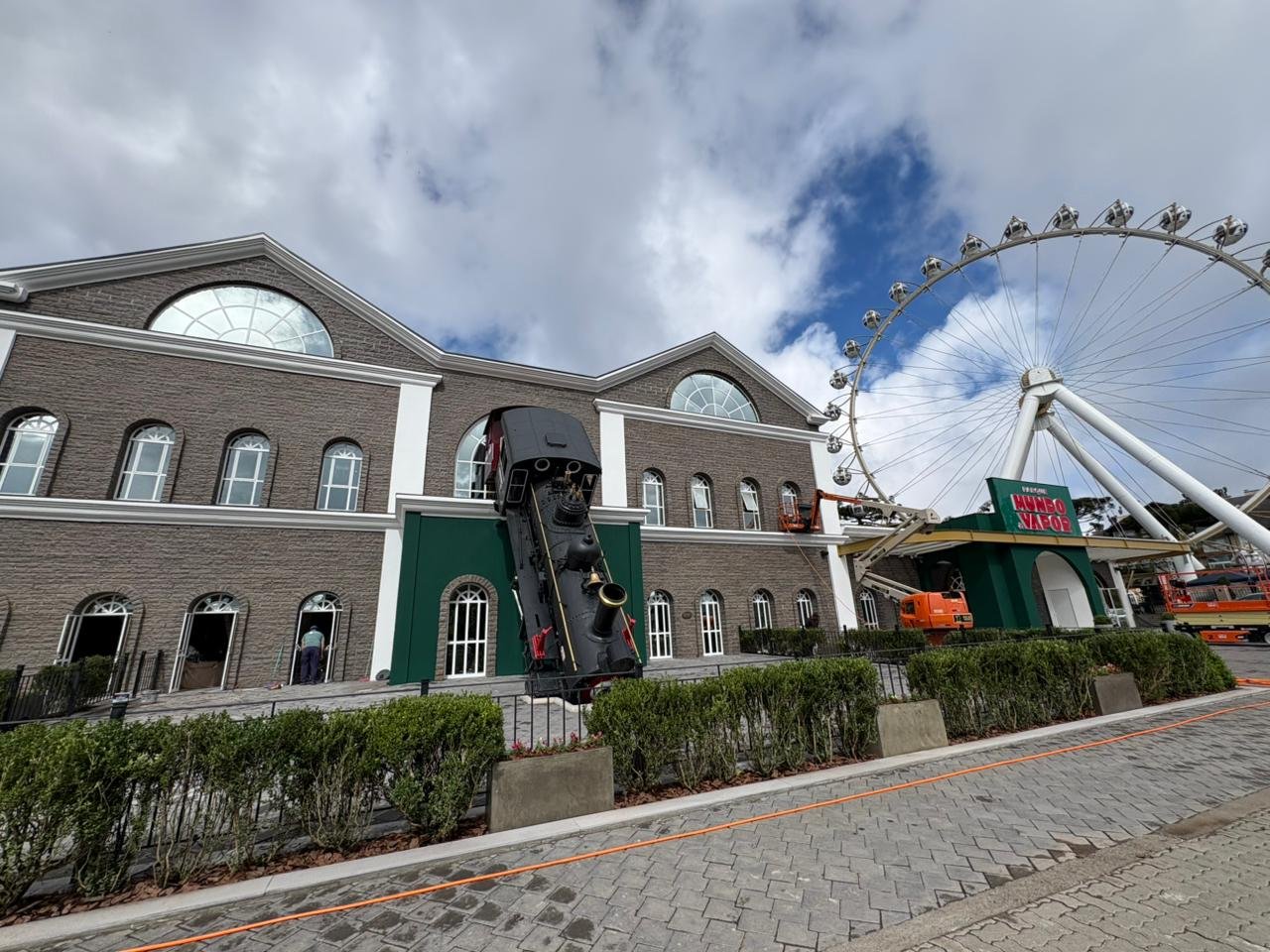 Após dois anos em obras de revitalização e investimento de R$ 60 milhões, Mundo a Vapor reabre ao público