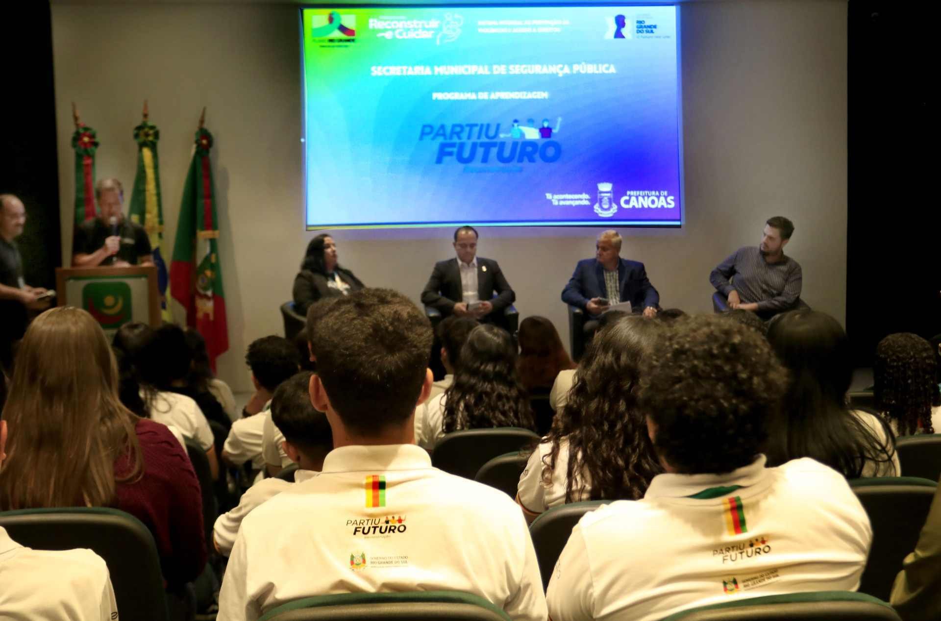 Nova turma de aprendizes do programa Partiu Futuro Reconstrução assume trabalho em Canoas
