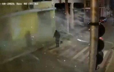 VÍDEO: Agência do Banco do Brasil explode após bando bloquear ruas com barricadas e miguelitos