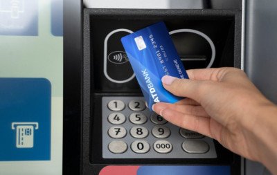 Dívidas podem causar suspensão de cartões de crédito e contas bancárias? Saiba o que é fato e o que é fake