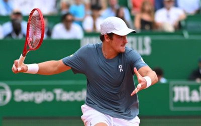 João Fonseca dá trabalho, mas perde para Zverev e dá adeus ao Masters de Monte Carlo