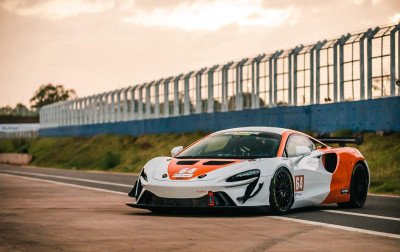 MC Tubarão e Eurobike estreiam novo carro na abertura do Endurance Brasil em Brasília
