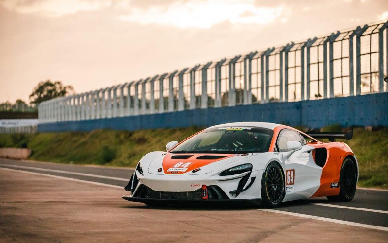 McLaren Artura GT4 #64 será novidade no grid | abc+