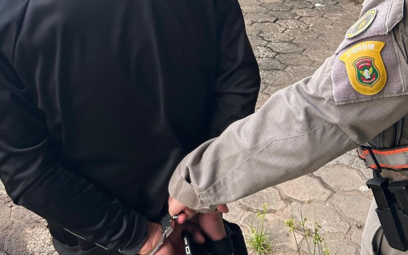 Homem foi preso após abordagem a ônibus, na RS-240 | abc+
