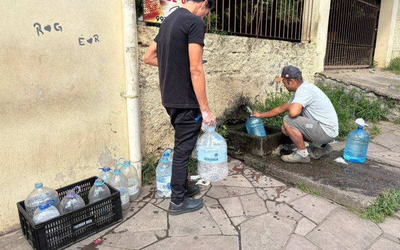 Gosto da água da Comusa leva moradores de Novo Hamburgo às bicas públicas