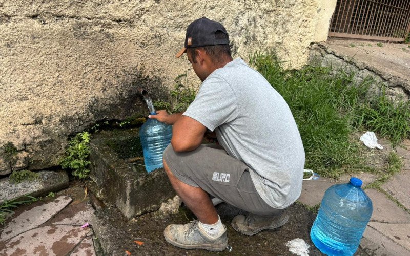 Gosto da água da Comusa leva moradores de Novo Hamburgo às bicas públicas
