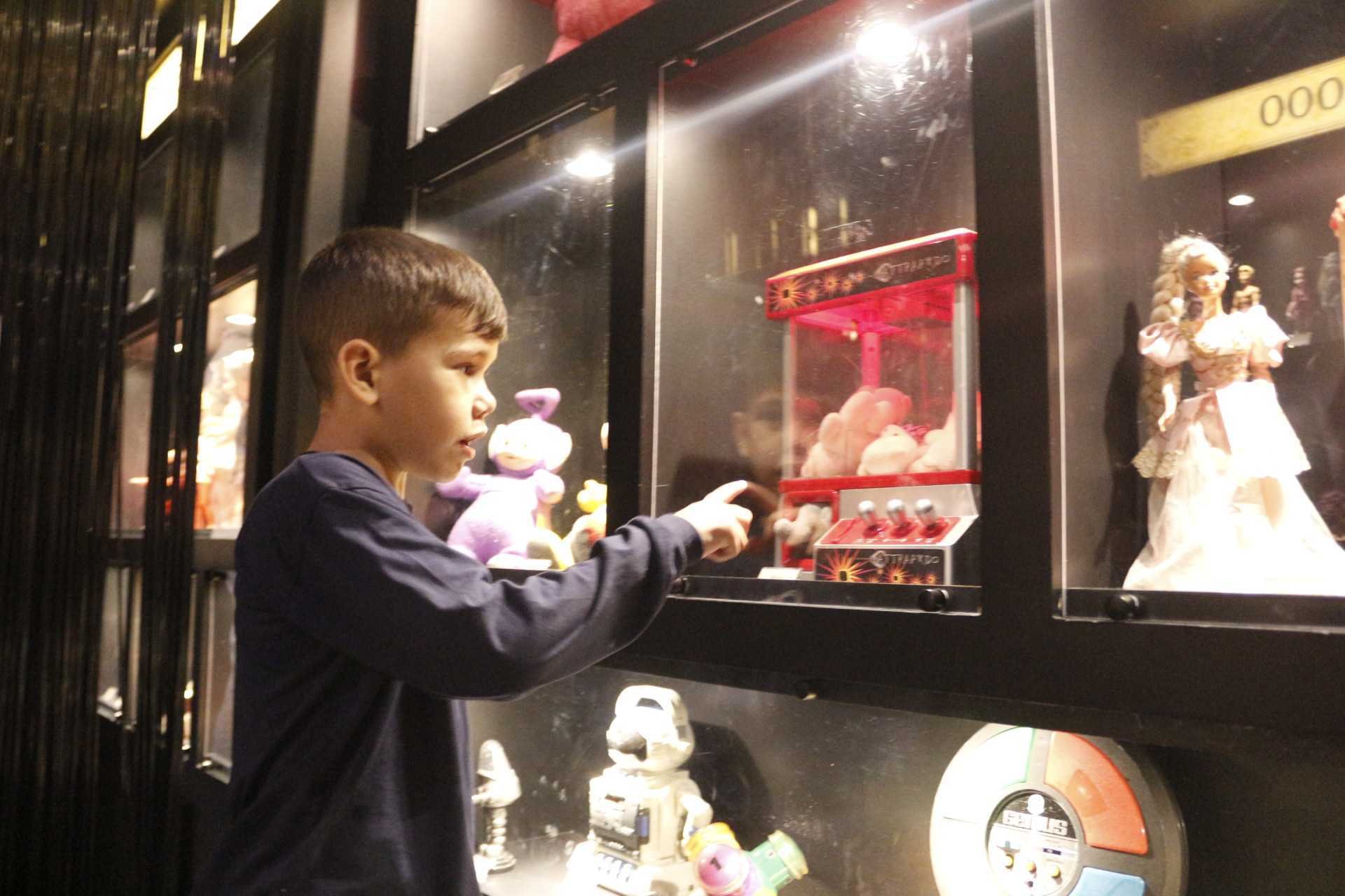 &ldquo;Eu queria jogar River Raid no Atari&rdquo;: Exposi&ccedil;&atilde;o Brinquedos que Contam Hist&oacute;rias encanta adultos e crian&ccedil;as