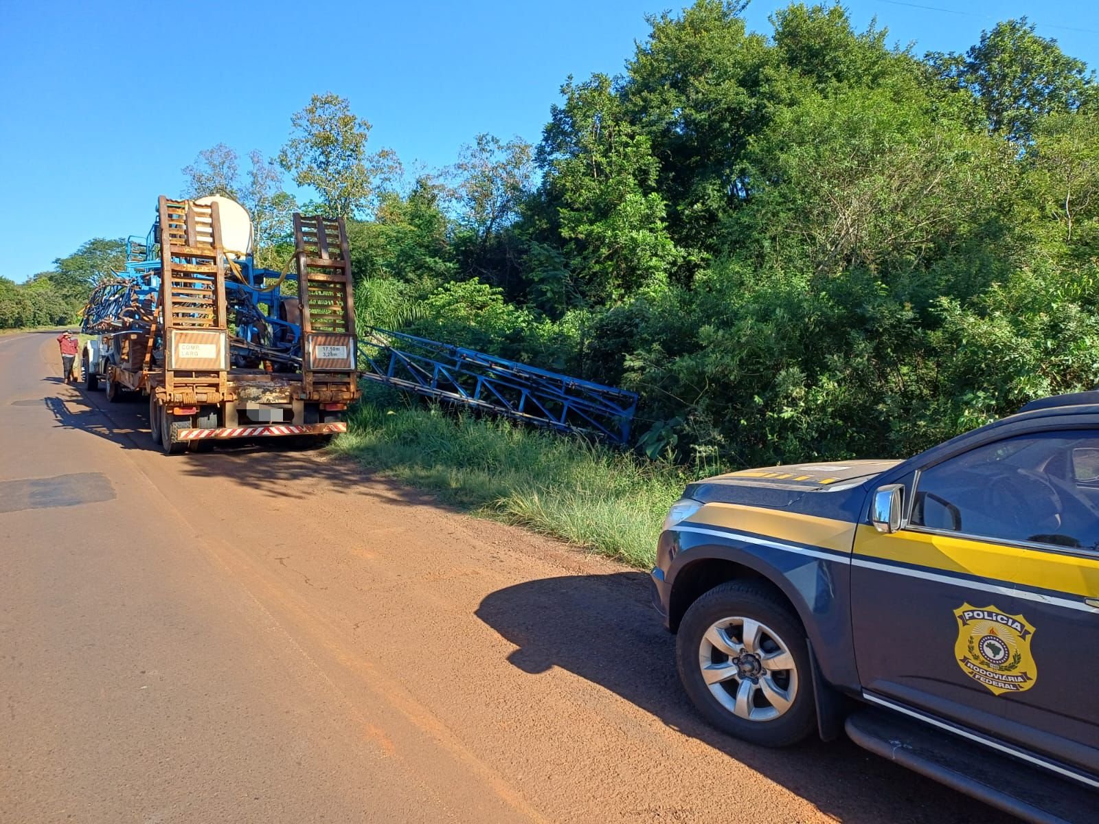 Adolescente de 13 anos morre a caminho de parada de ônibus em rodovia do RS