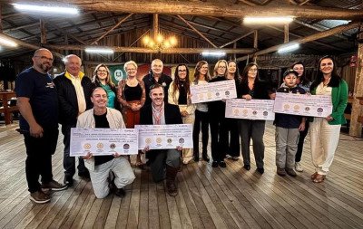 Clubes de serviço que atuaram no Natal Luz fazem repasse de R$ 92 mil a entidades de Gramado