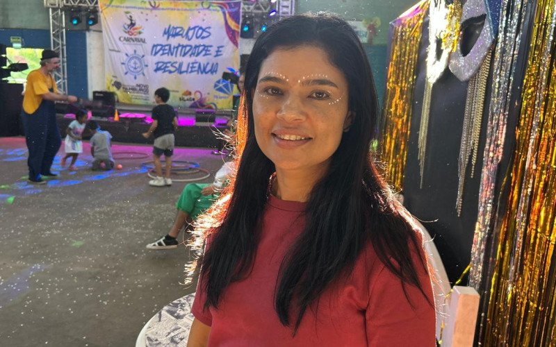 Magali da Silva aprovou a make na festa do Aí Vem os Marujos | abc+
